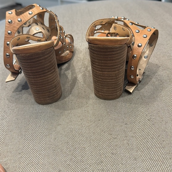 Vince Camuto Leather Sandals Silver Studs 7 US - Picture 2 of 5